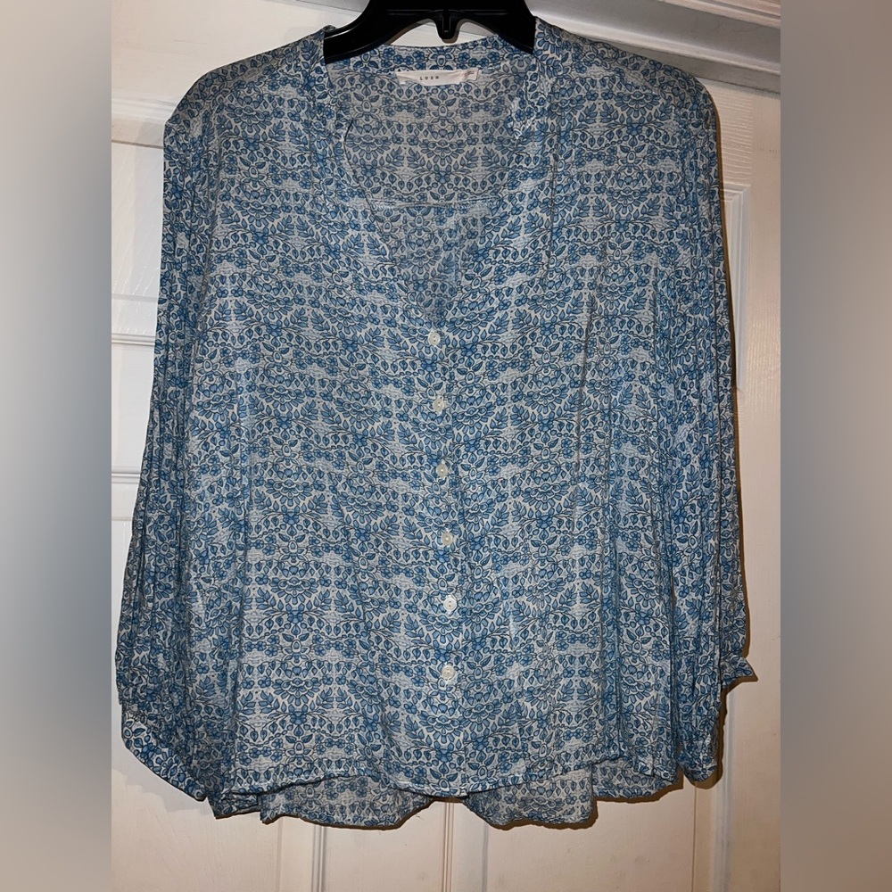 BUNDLE 5 for $50 👗👚 👖 
Lush Blue and White Patterned Blouse